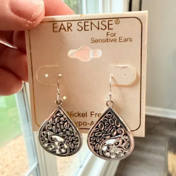Y2K Silver Tone Teardrop Filigree Dangle Earrings Nickel Free Hypoallergenic - Picture 4 of 4